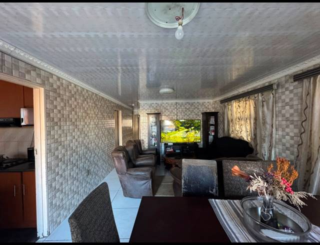 5 BEDROOM HOUSE FOR SALE IN FOREST VILLAGE